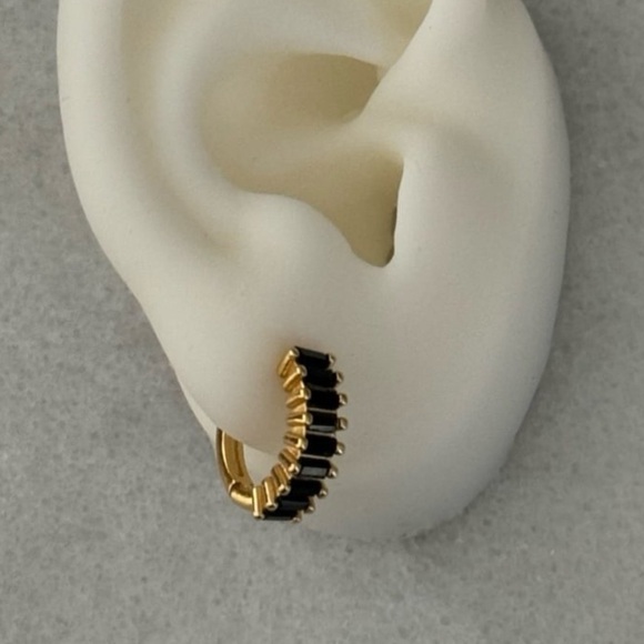 Gold Blck Crystal Chunky Huggie Hoop Earrings 

Brand New - Picture 2 of 5